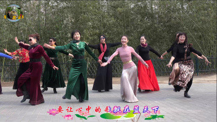 最新廣場(chǎng)舞雪山阿佳，科技融合傳統(tǒng)，舞動(dòng)生活之光