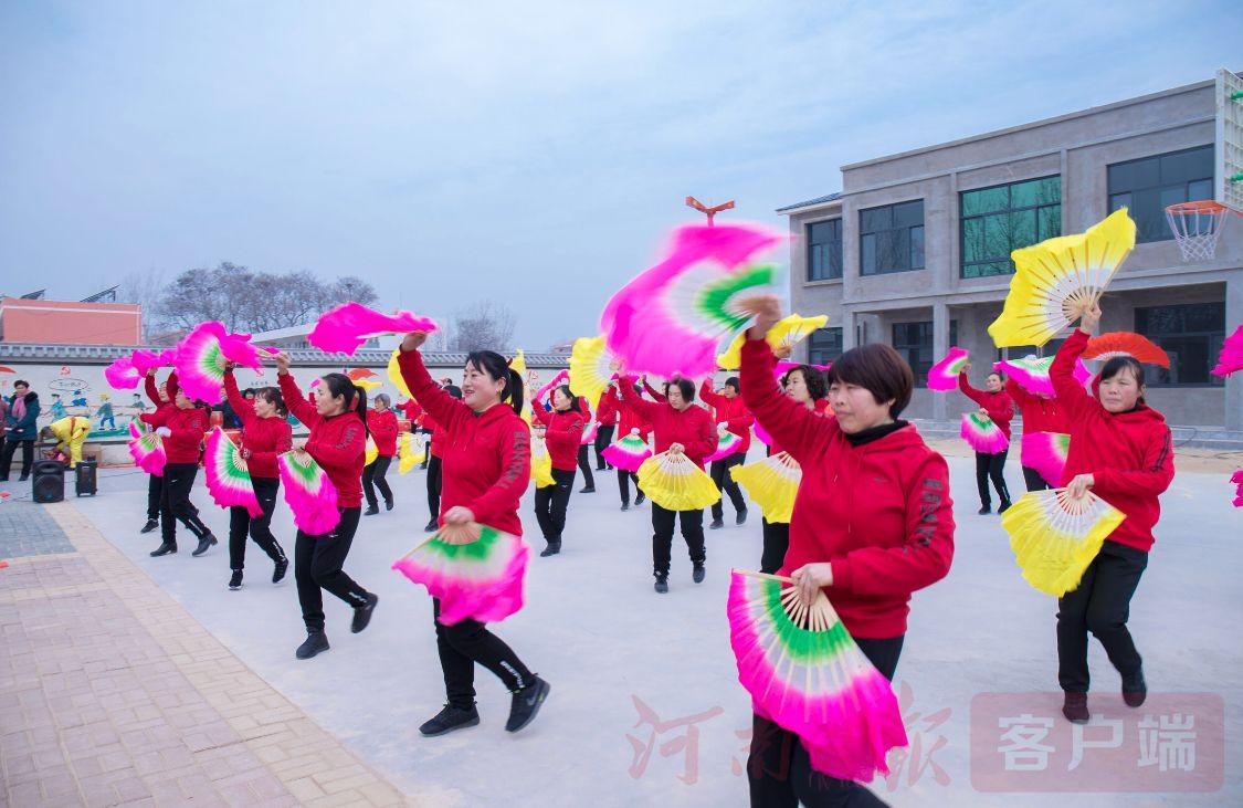 最新紅歌廣場(chǎng)舞獲獎(jiǎng)，激情舞動(dòng)，人生璀璨！